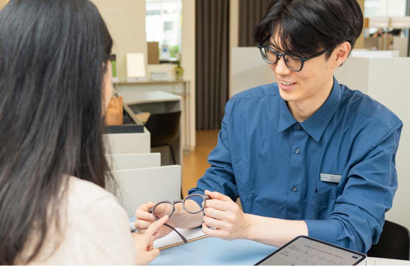 전문 안경사의 세심한 상담_sideImageUrl